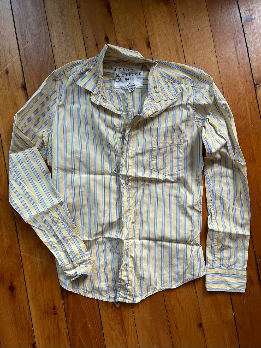 Frank & Eileen button down shirt - Barry small
Yellow striped cotton